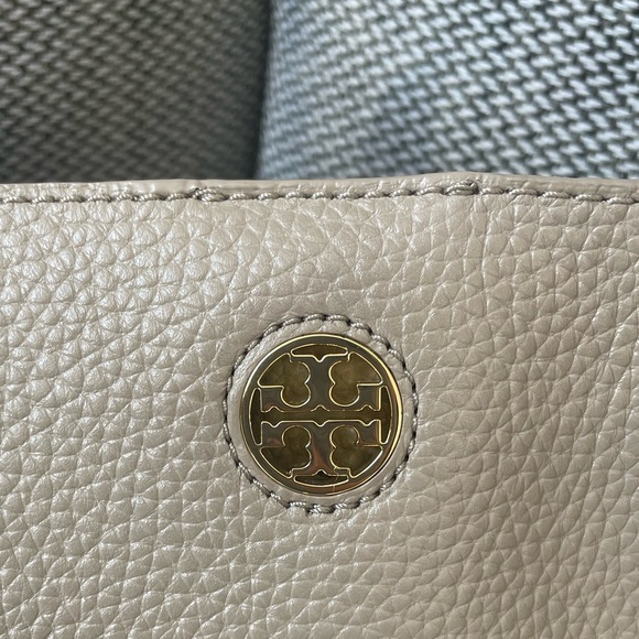 Tory Burch Perry Pebbled Leather Tote in French Gray - Picture 9 of 9